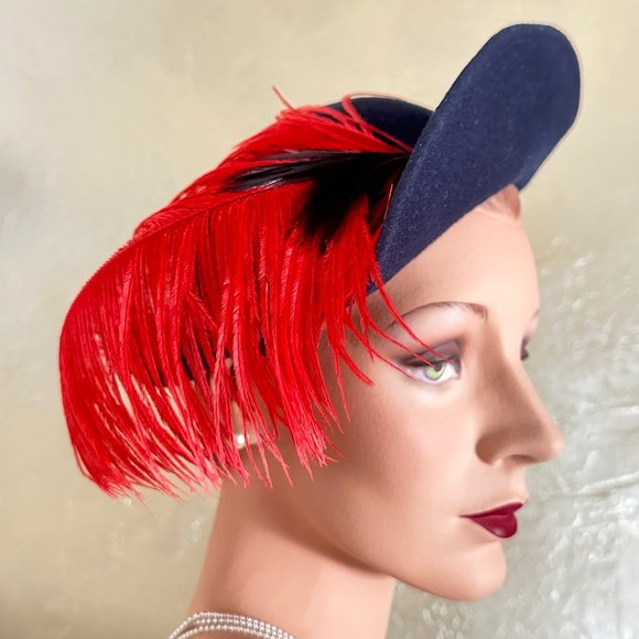 MARVELOUS 1940s\' NAVY FELT HAT WITH RED AND BLACK FEATHERS